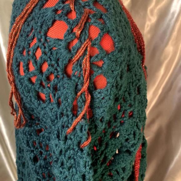 Intricate crochet forest green cardigan. - Picture 4 of 7